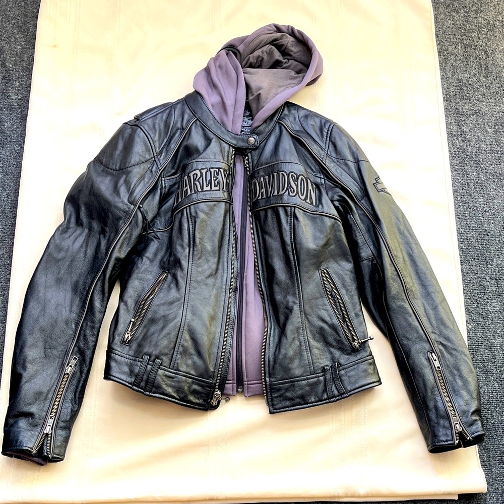 Harley Davidson ladies leather riding jacket Sz small scull on back+inner jacket